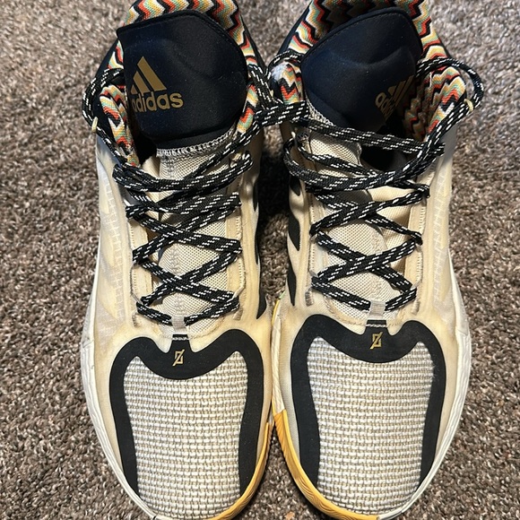 Derek Rose 11 family first basket ball shoes sz 9 - Picture 5 of 5